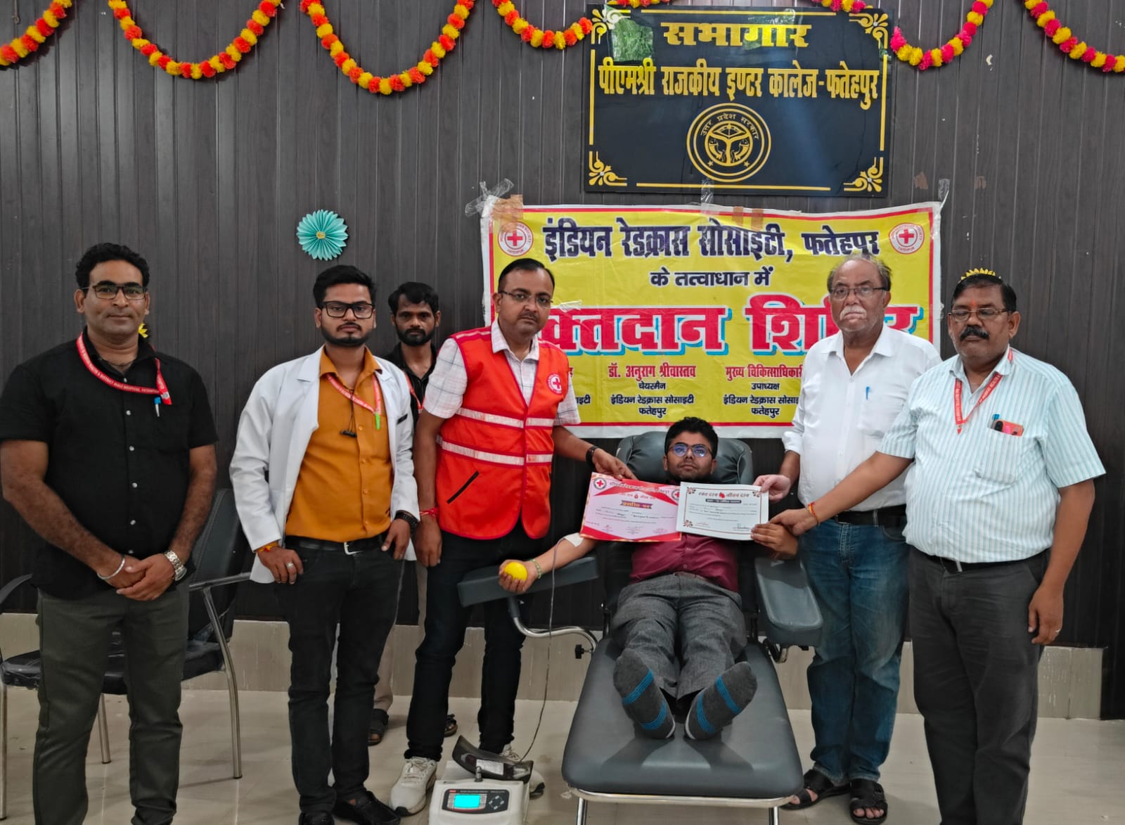 सेवा पखवाड़ा में रक्तदान करते रक्तदाता
