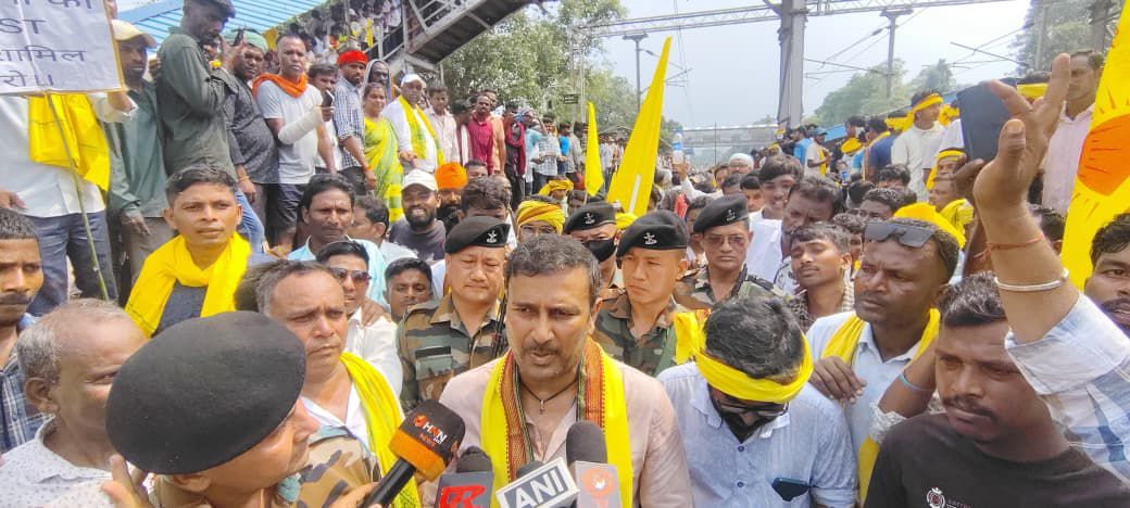 कुडमी समाज के आंदोलन के दौरान सुदेश महतो