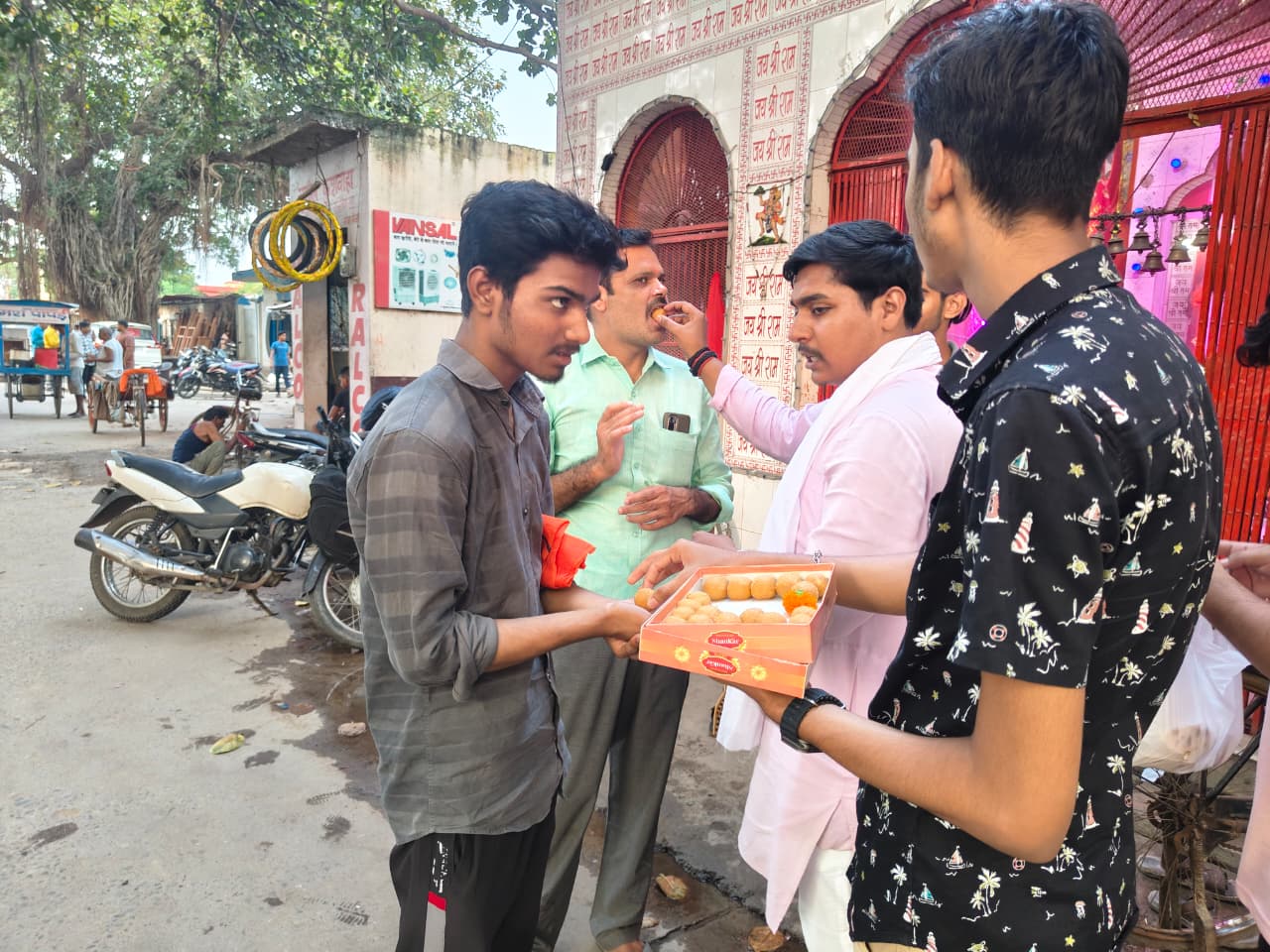कन्नौज:-ABVP कन्नौज के कार्यकर्ताओं ने DU की जीत का मनाया जश्न