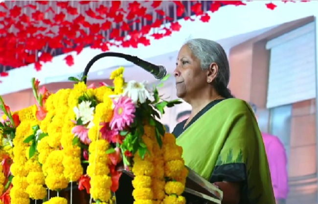 कार्यक्रम को संबोधित करते हुए वित्त मंत्री निर्मला सीतारमण कार्यक्रम को संबोधित करते हुए वित्त मंत्री निर्मला सीतारमण