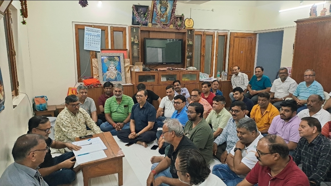 समीक्षा सभा में मंडल के सदस्य