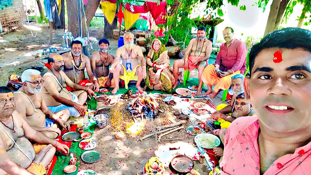 अमावस्या को तर्पण करने के बाद यज्ञ किया