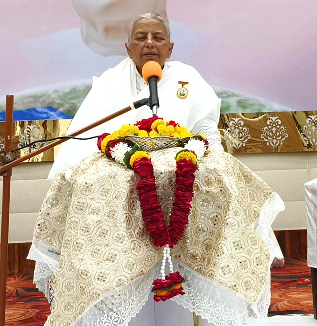 सम्बोधित करती मनोरमा