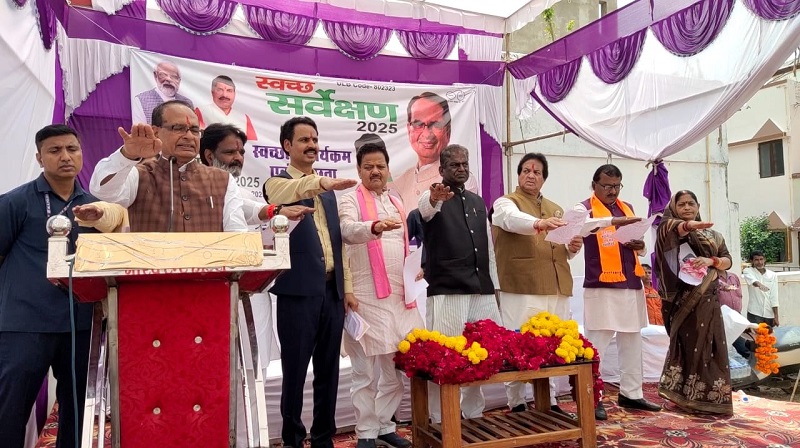 रायसेन में सेवा पखवाड़ा के तहत स्वच्छता कार्यक्रम में शामिल हुए केन्द्रीय कृषि मंत्री