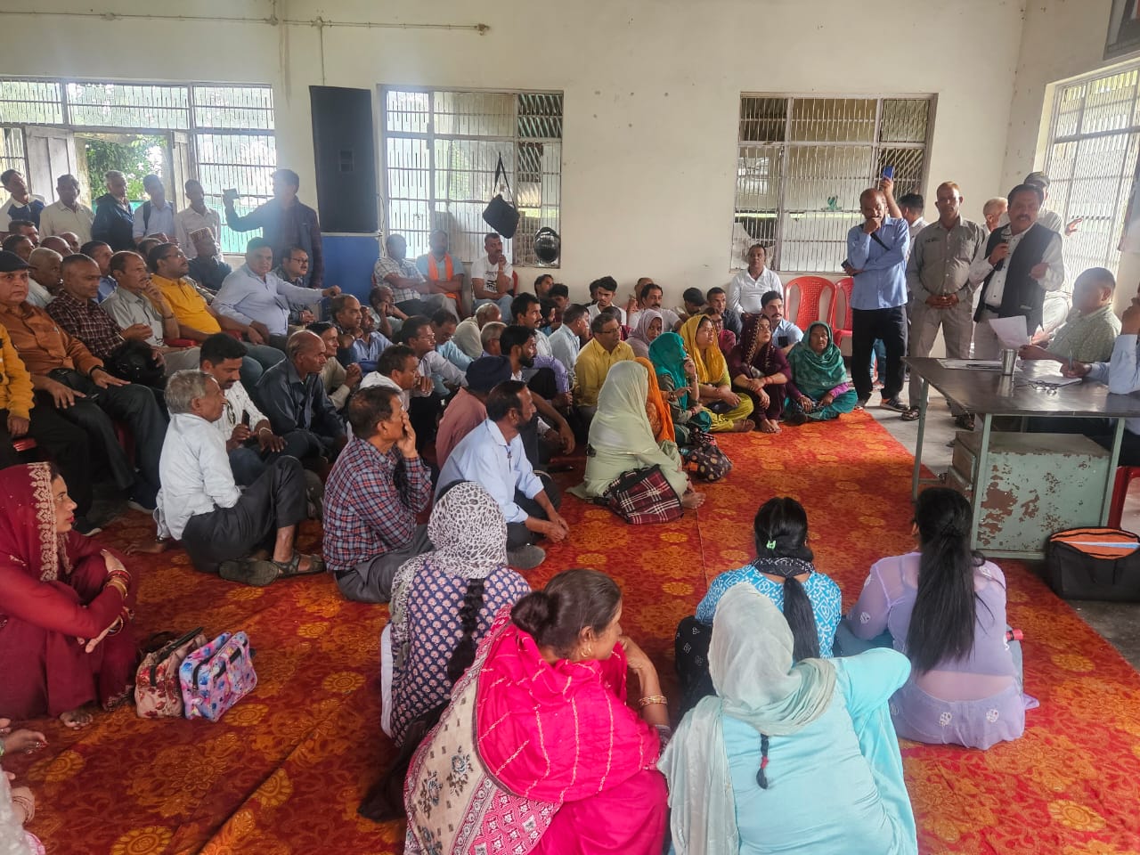 किसान अधिवेशन में मौजूद किसान।
