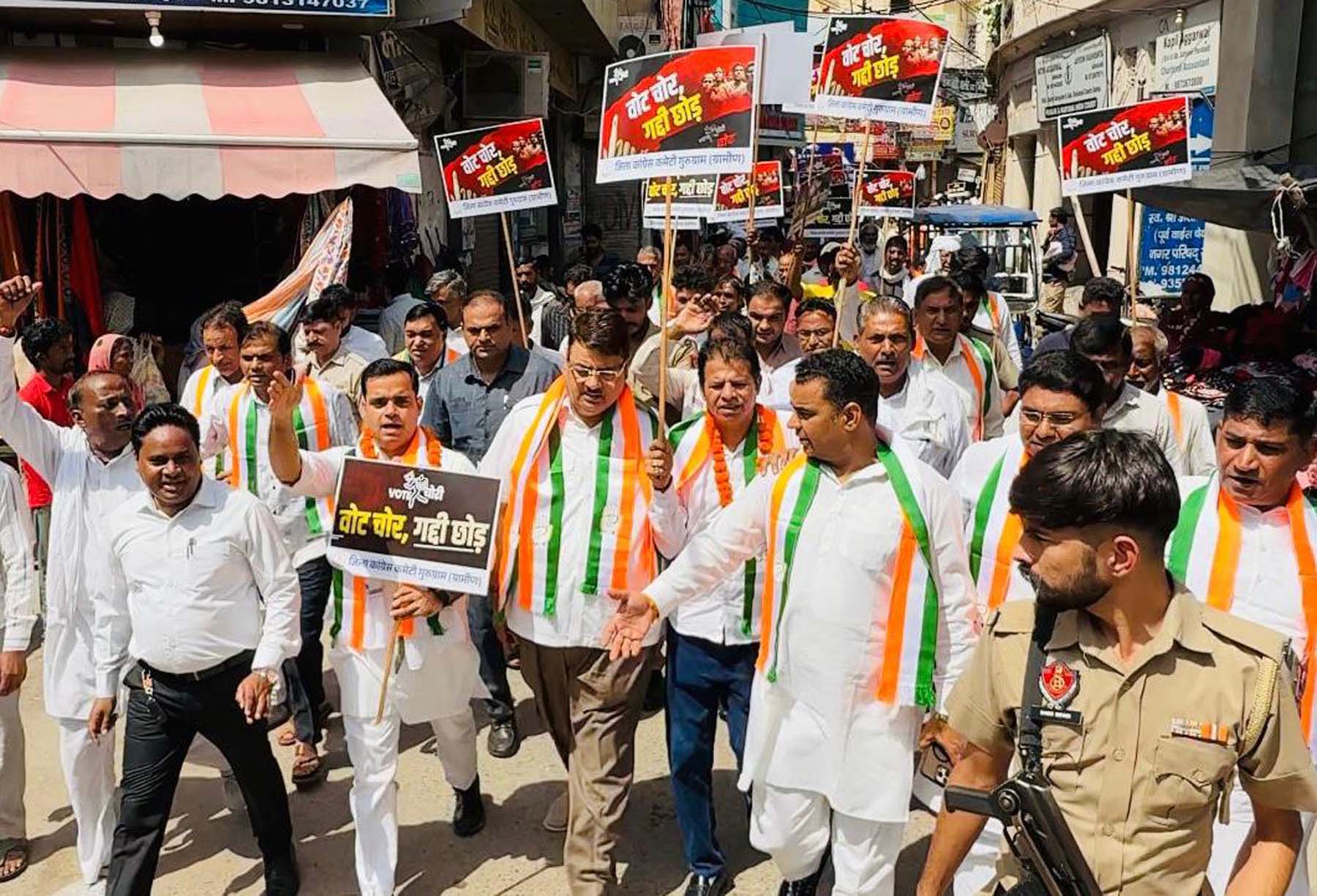 सोहना में भाजपा सरकार व चुनाव आयोग के खिलाफ प्रदर्शन करते कांग्रेसी।