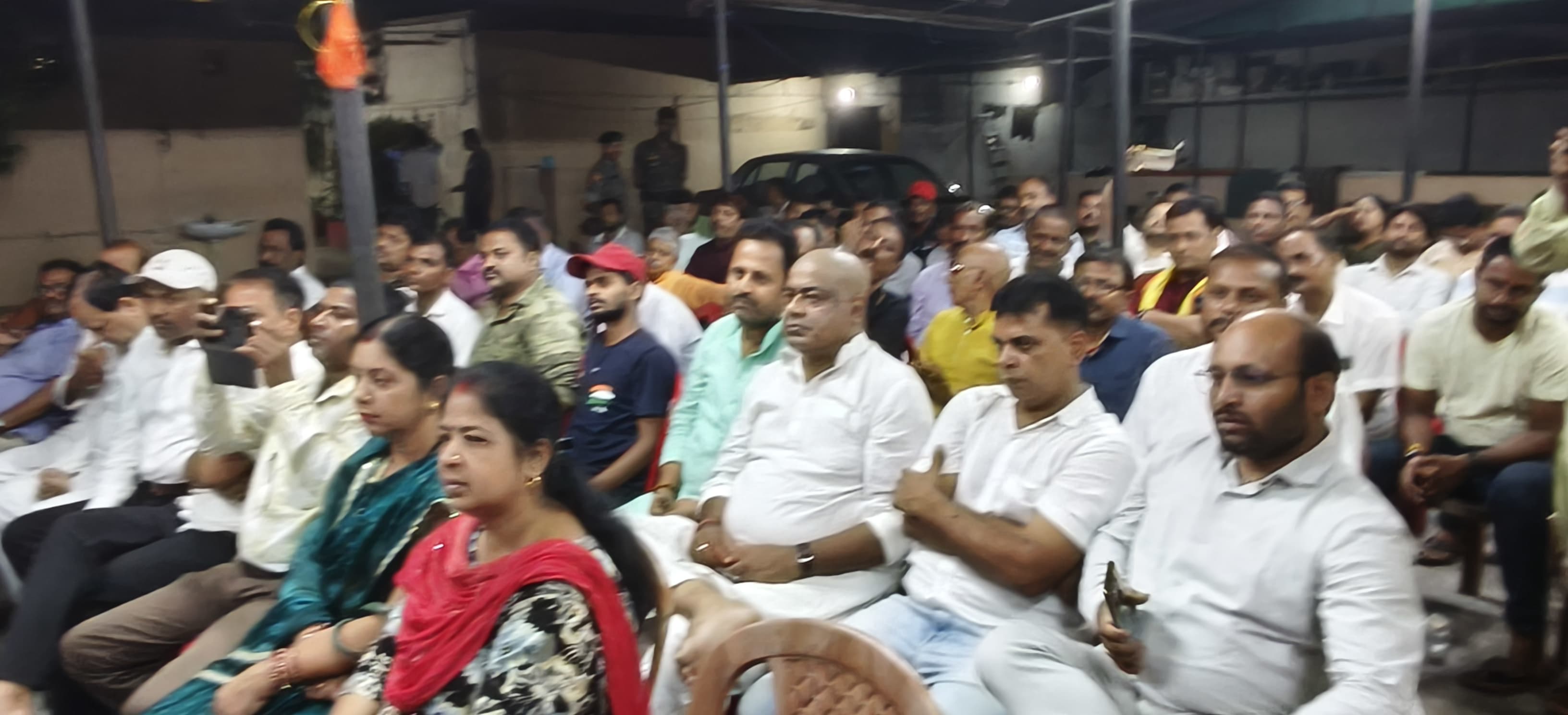 बैठक करते भाजपाई