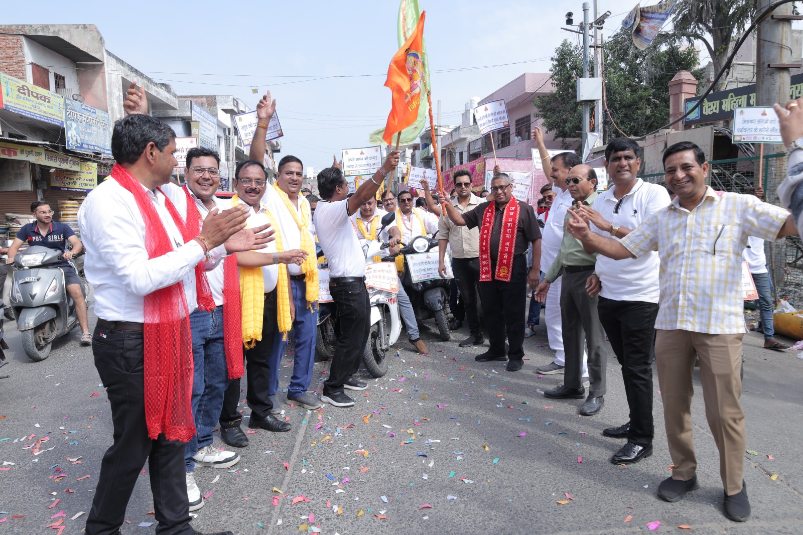 फोटो कैप्शन 21आरटीके1:जागरूकता रैली को झंडी दिखाकर रवाना करते एलपीएस बोसार्ड के एमडी राजेश जैन ---------