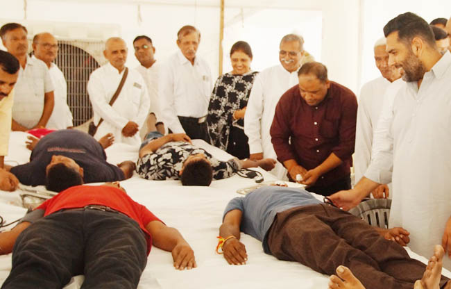 सोनीपत: संत निरंकारी चैरिटेबल फाउंडेशन द्वारा लगाए रक्तदान शिविर में विधायक निखिल मदान सोनीपत: संत निरंकारी चैरिटेबल फाउंडेशन द्वारा लगाए रक्तदान शिविर में विधायक निखिल मदान