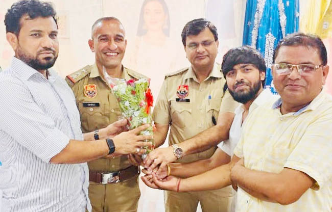 सोनीपत: विधायक देवेंद्र कादियान का स्वागत हुए अधिकारी व व्यापारी सोनीपत: विधायक देवेंद्र कादियान का स्वागत हुए अधिकारी व व्यापारी