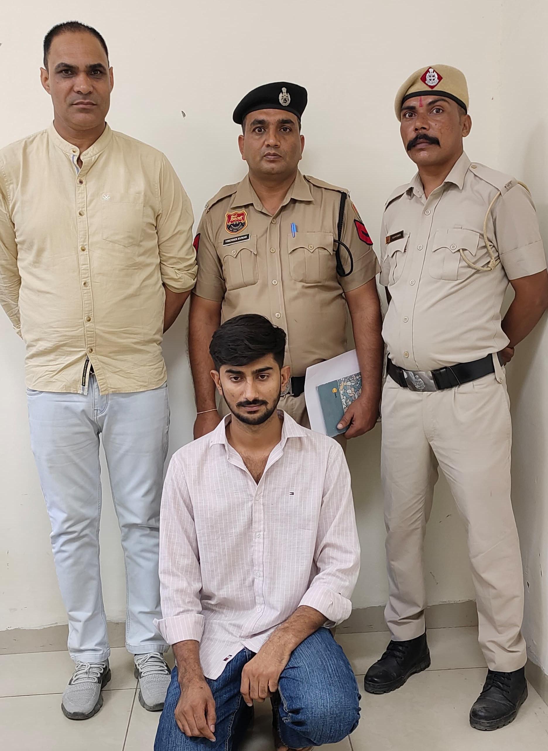 ऑनलाइन ठगी का आरोपी पुलिस गिरफ्त में। ऑनलाइन ठगी का आरोपी पुलिस गिरफ्त में।