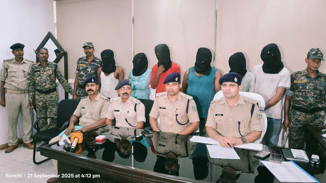 सिटी एसपी प्रेस वार्ता करते