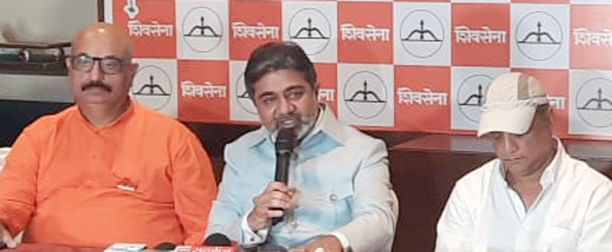 शिवसेना के राष्ट्रीय समन्वयक डॉ. अभिषेक वर्मा पत्रकाराें से चर्चा करते