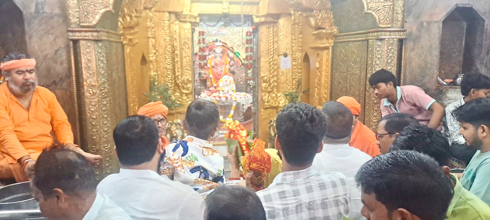 Mandir me bheed