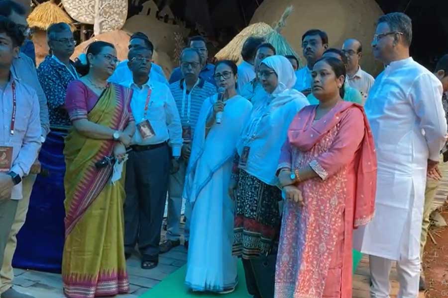ममता बनर्जी ने किया दुर्गा पूजा का उद्घाटन