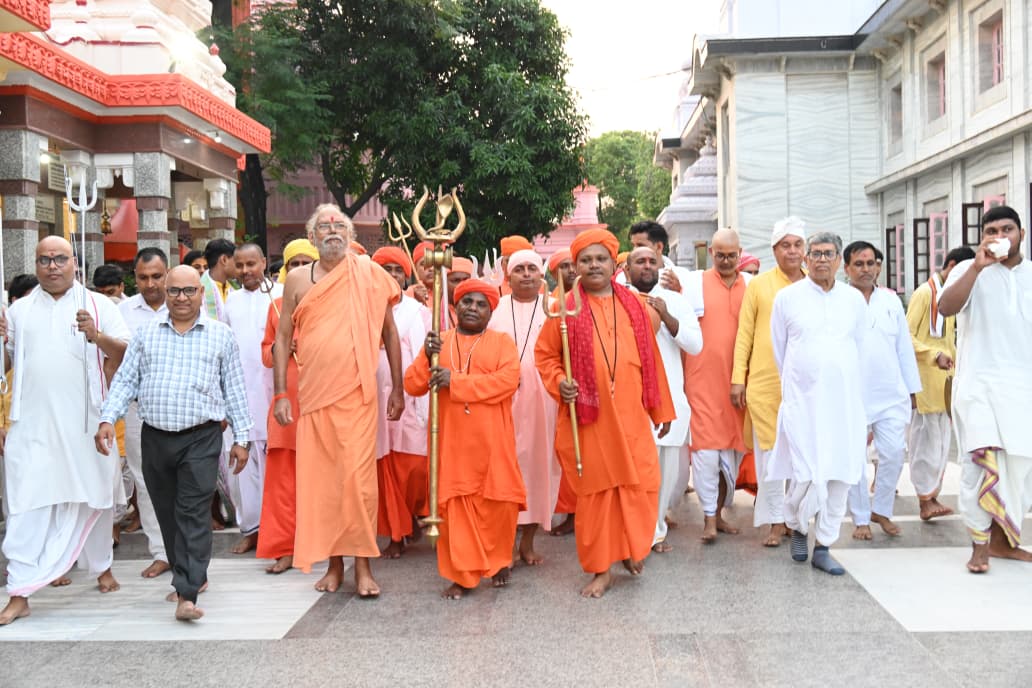 *गोरखनाथ मंदिर के शक्तिपीठ में गोरक्षपीठाधीश्वर एवं मुख्यमंत्री योगी आदित्यनाथ ने की कलश स्थापना*