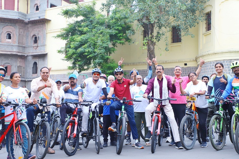महापौर भार्गव ने साइक्लोन का किया शुभारंभ, साइकिल चलाकर साइक्लोथान में हुए शामिल