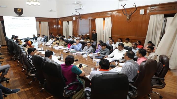 जनप्रतिनिधियों और अधिकारियों की संयुक्त बैठक