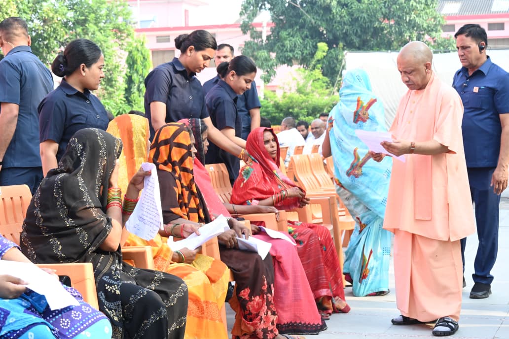 जनता दर्शन में 250 लोगों की समस्याएं सुनीं मुख्यमंत्री ने, निस्तारण के लिए अफसरों को दिए जरूरी निर्देश*