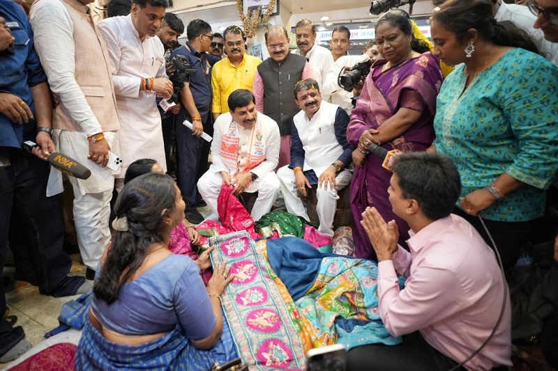मुख्यमंत्री ने व्यापारियों से संवाद कर जीएसटी दरों में कटौती से होने वाले लाभों की दी जानकारी