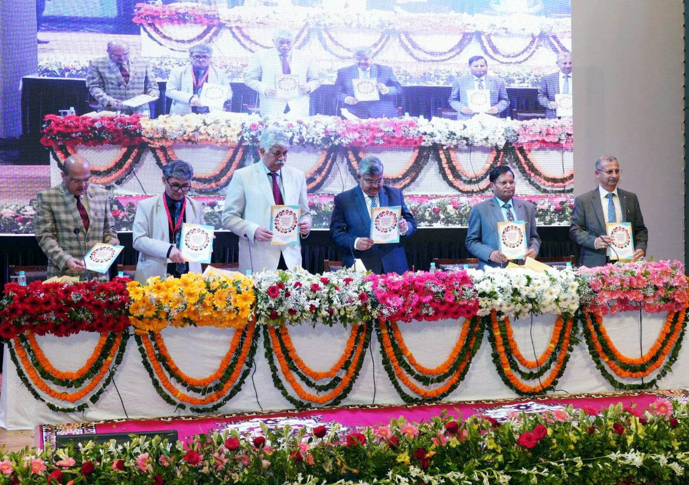 उत्तराखंड विधिक एवं न्यायिक अकादमी द्वारा तैयार सूचना पत्र का विमोचन करते न्यायमूर्तिगण।