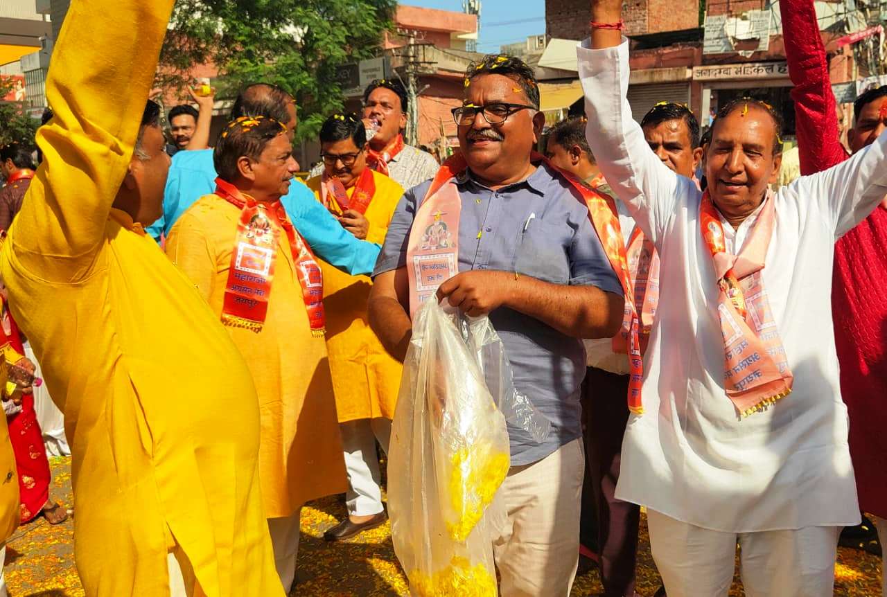 अग्रसेन जयंती : गाजों-बाजों और जयकारों के बीच  निकली भव्य शोभायात्रा