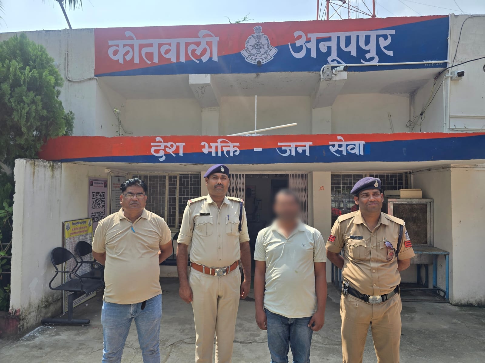 गिरफ्तार आराेपी कर जेल ले जाते हुए