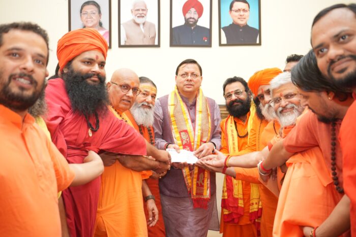 मुख्यमंत्री से भेंट करते अखडापरिषद