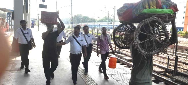 पकड़े गये अवैध वेंडर
