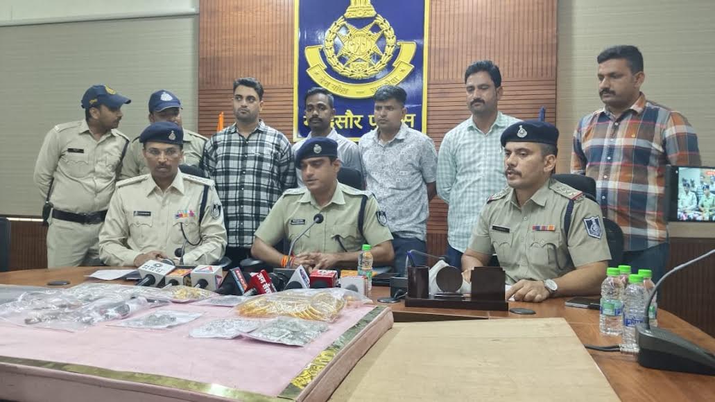 कोतवाली पुलिस ने किया ज्वेलर्स की दुकान  पर चोरी का खुलासा, दो चोर  गिरफ्तार
