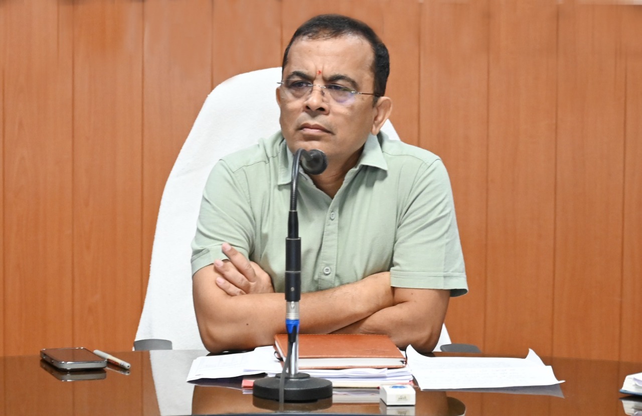 जांजगीर कलेक्टर जन्मेजय महोबे ने ली साप्ताहिक समय-सीमा बैठक