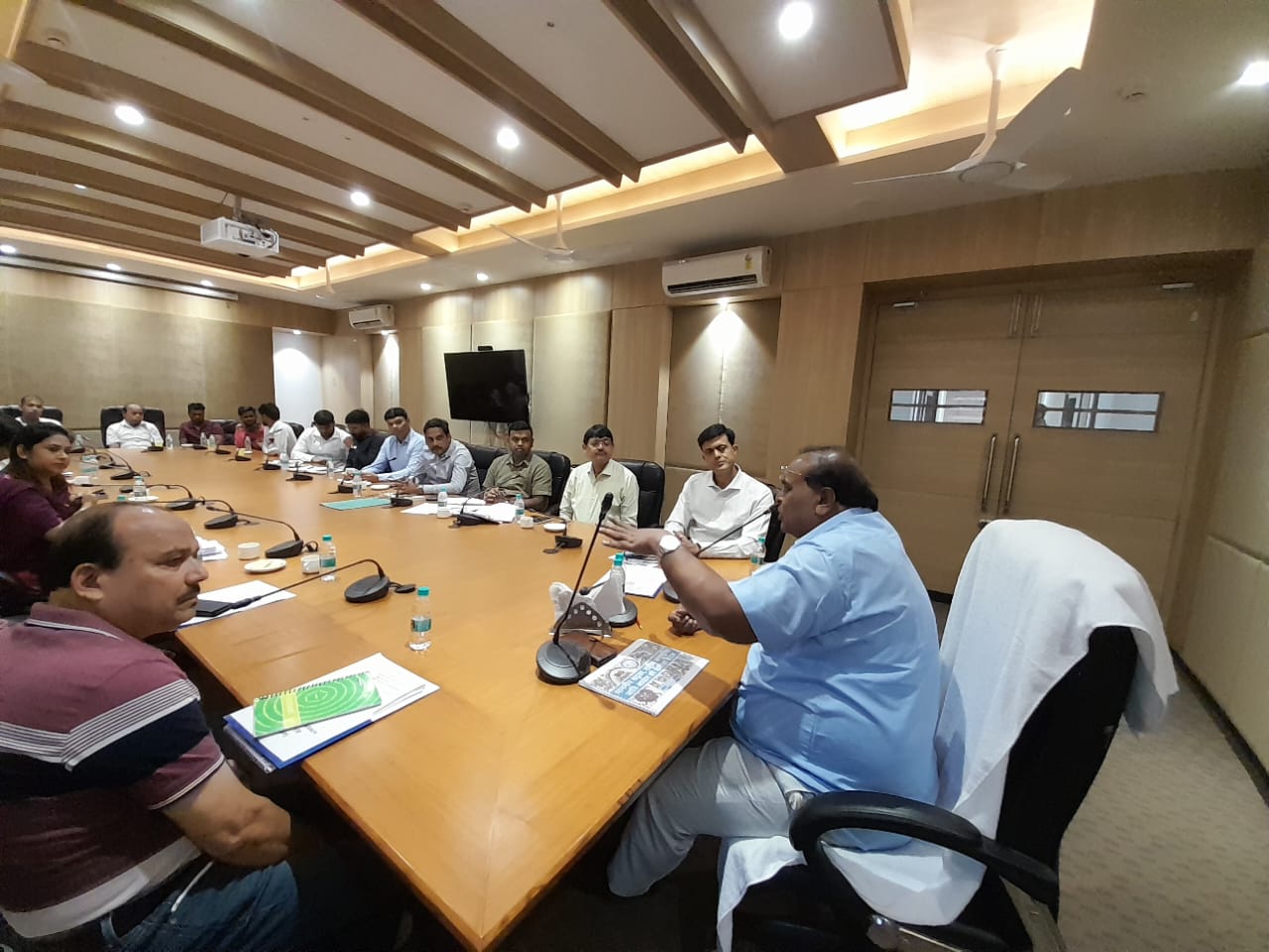 बैठक में शमिल राष्ट्रीय आयोग के सदस्य समेत अन्य