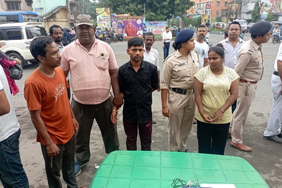36 किलो गांजे के साथ तीन गिरफ्तार