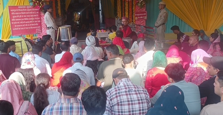 मंदिर में उमड़े श्रद्धालु