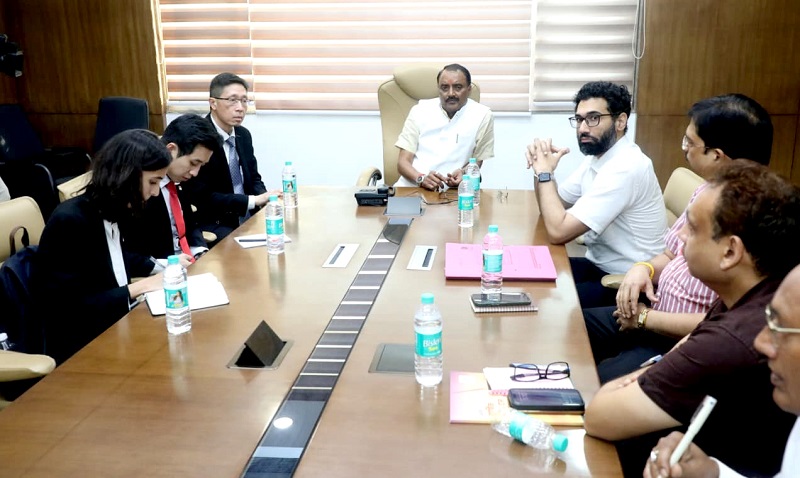 सिंगापुर के काउंसलेट्स ने नवीकरणीय ऊर्जा मंत्री से की भेंट सिंगापुर के काउंसलेट्स ने नवीकरणीय ऊर्जा मंत्री से की भेंट