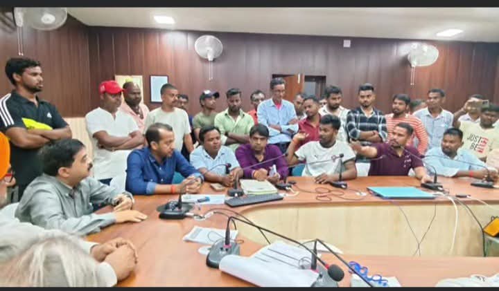 वार्ता में शामिललोग