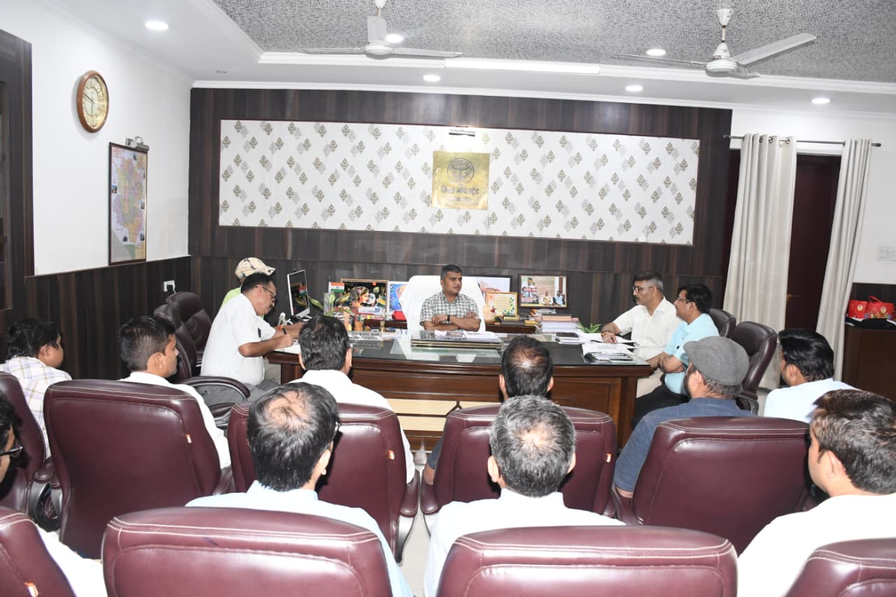 दुर्गा पूजा पण्डालों की सुरक्षा को लेकर हुई बैठक का छाया चित्र