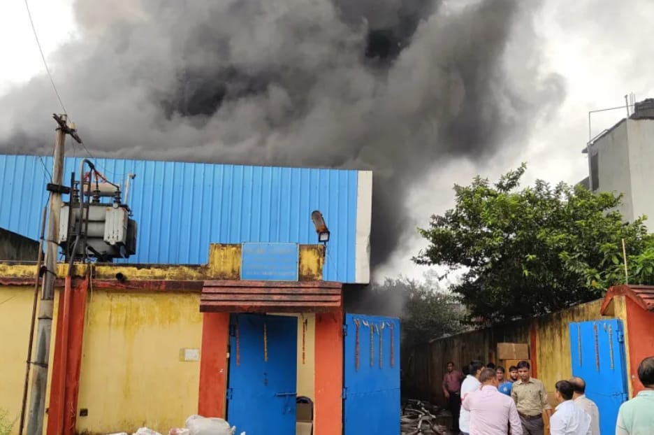 अगलगी की तस्वीर अगलगी की तस्वीर
