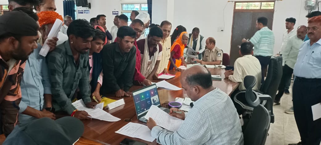 पंचायत सचिव निलंबित, उपयंत्री की संविदा नवीनीकरण रोकी