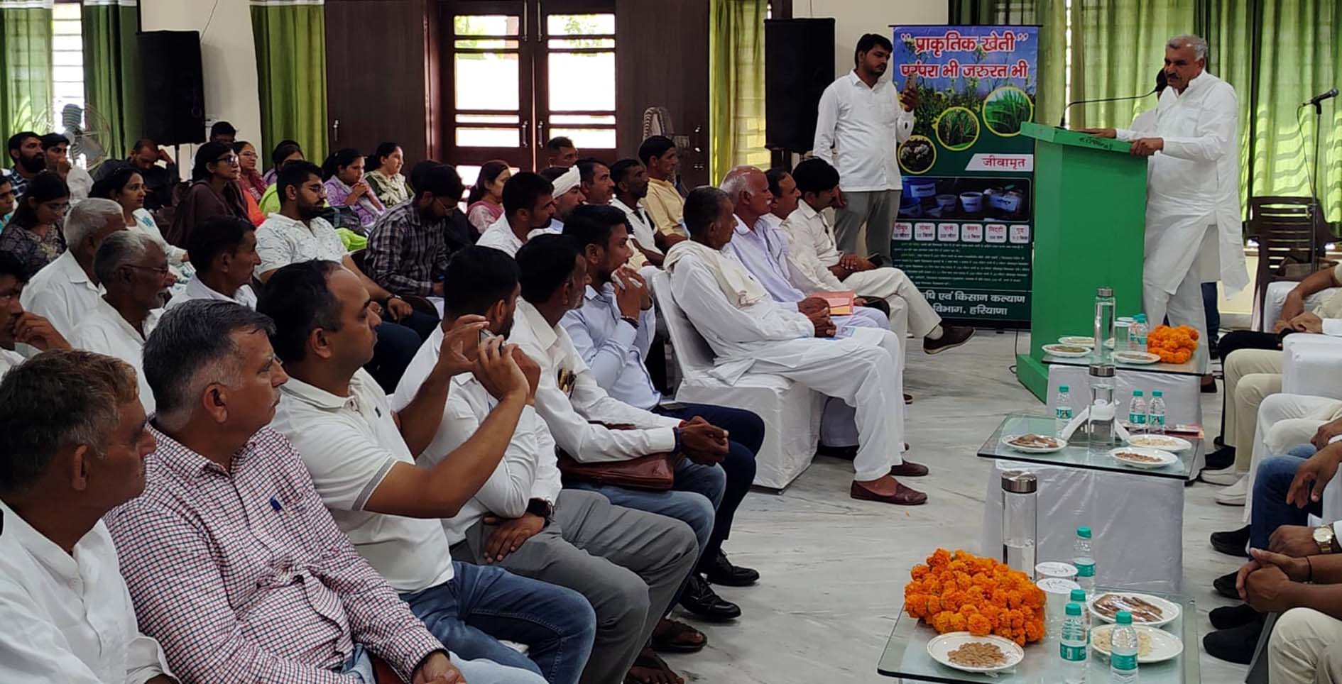 जिला स्तरीय कार्यक्रम में किसानों को संबोधित करते विधायक रणधीर पनिहार।