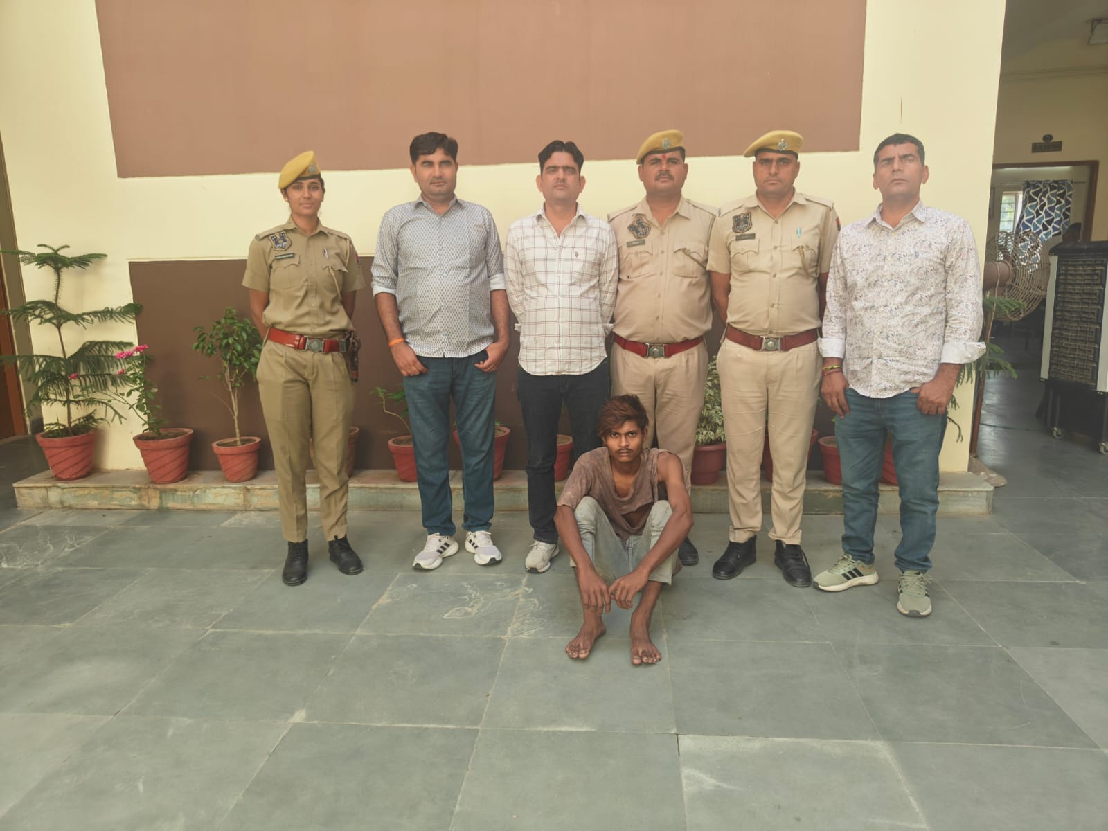 चाकू घोंपकर अपने साथी की हत्या करने वाला आरोपित गिरफ्तार चाकू घोंपकर अपने साथी की हत्या करने वाला आरोपित गिरफ्तार