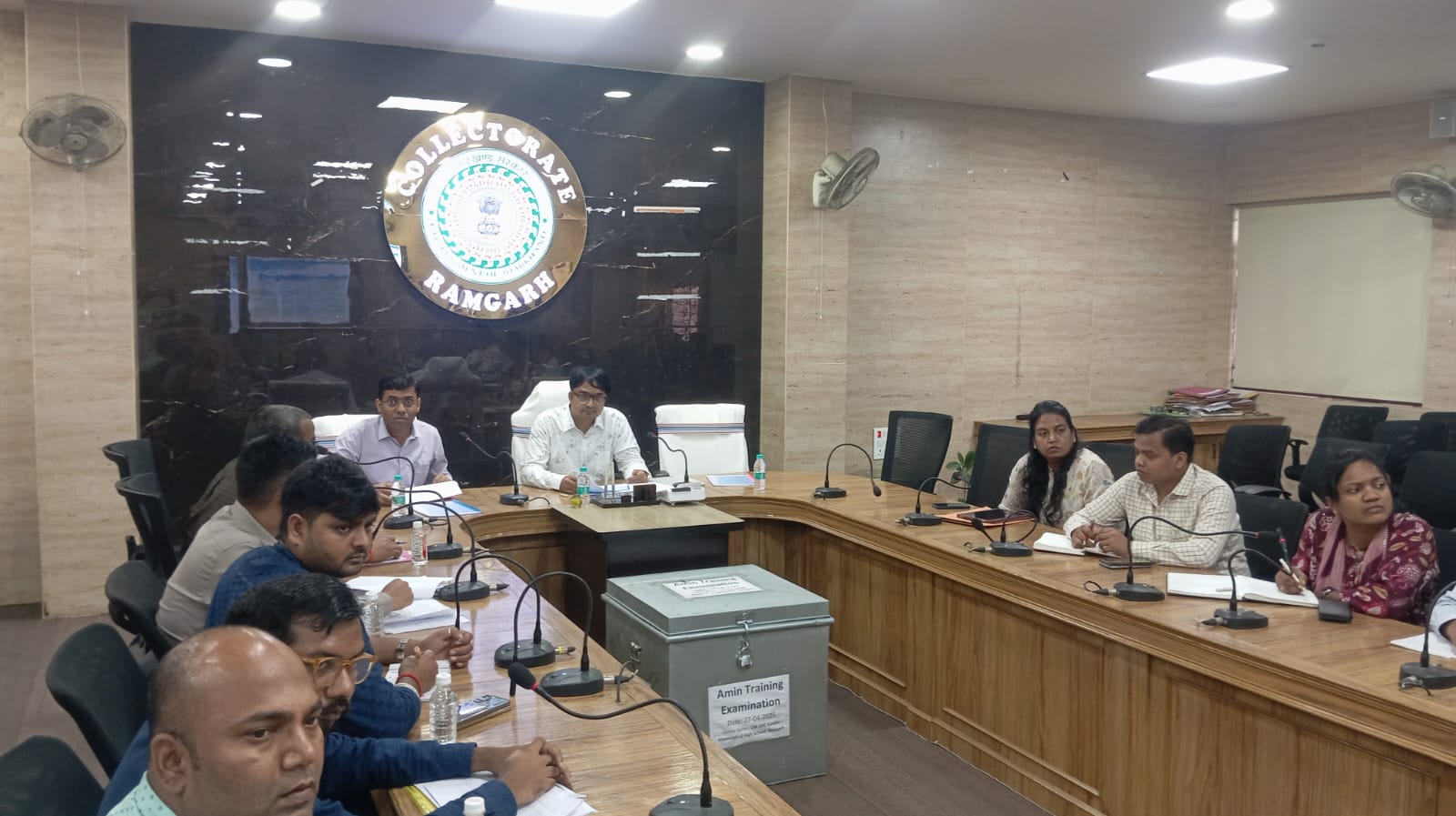 बैठक में शामिल अधिकारी