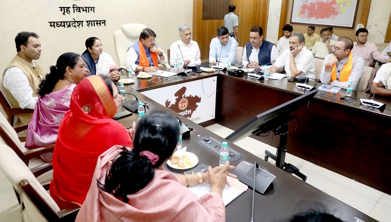 मंत्री विजयवर्गीय ने महापौरों की बैठक को किया संबोधित