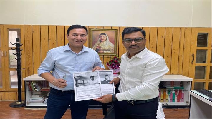 संभागायुक्त डॉ. खाड़े से रिलायंस फाउंडेशन के अधिकारियों ने की सौजन्य भेंट