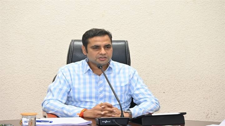 कलेक्टर राघवेंद्र सिंह