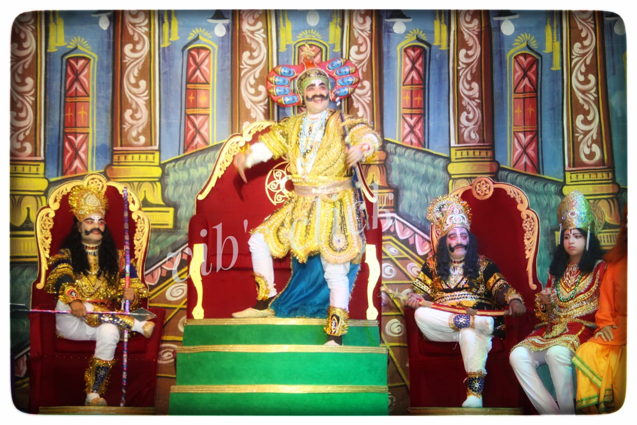 रामलीला मंचन करता कलाकार रामलीला मंचन करता कलाकार