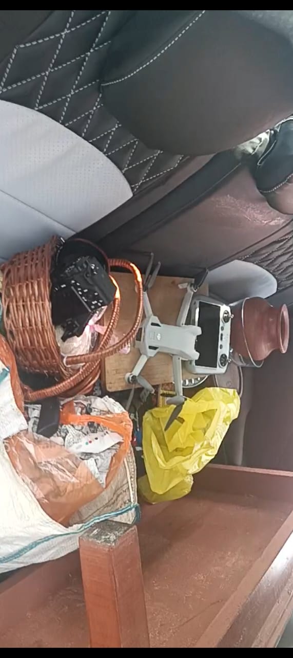 गांव में ड्रोन कैमरा लेकर बैठे तीन संदिग्ध पुलिस के निशाने पर