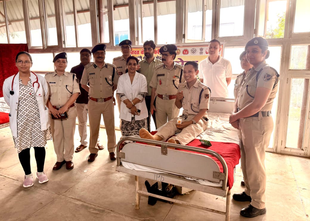 रक्तदान से एक साथ बचा सकते है तीन जान :डॉ डी के मिश्रा (डीआईजी एसएसबी)*