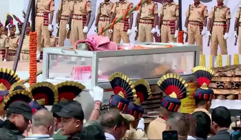 असम की महान हस्ती जुबीन गर्ग की अंतिम यात्रा का दृश्य। असम की महान हस्ती जुबीन गर्ग की अंतिम यात्रा का दृश्य।