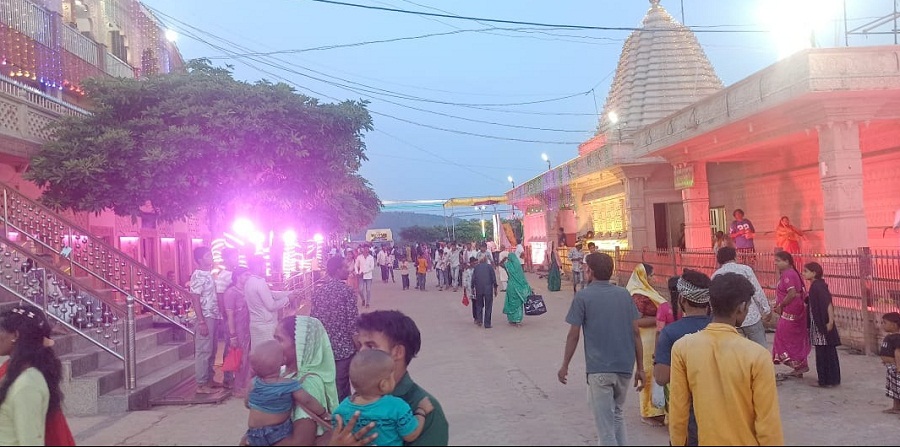 सलकनपुर मंदिर परिसर में सुचारू रूप से संचालित हो रही हैं सभी व्यवस्थाएं